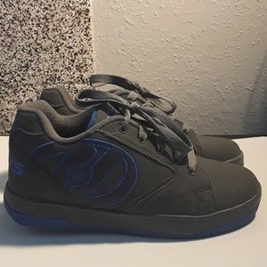 Boys Heelys preowned in excellent condition Size 6
